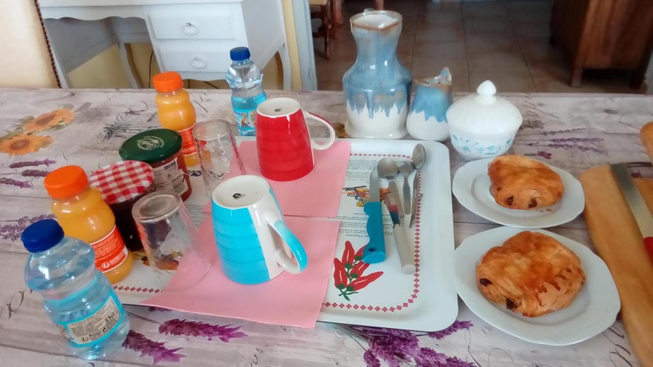 Le Mars à Entraigues sur la Sorgue Acomodação com café da manhã Exterior foto